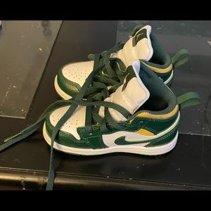 Green and White Nike Air Jordan’s Size 7C-